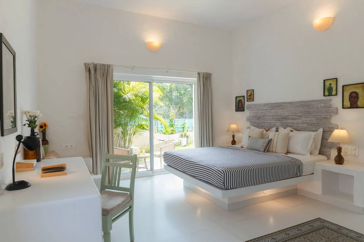 Suite De Presidential | Egyptian cotton sheets, premium bedding, minibar, desk