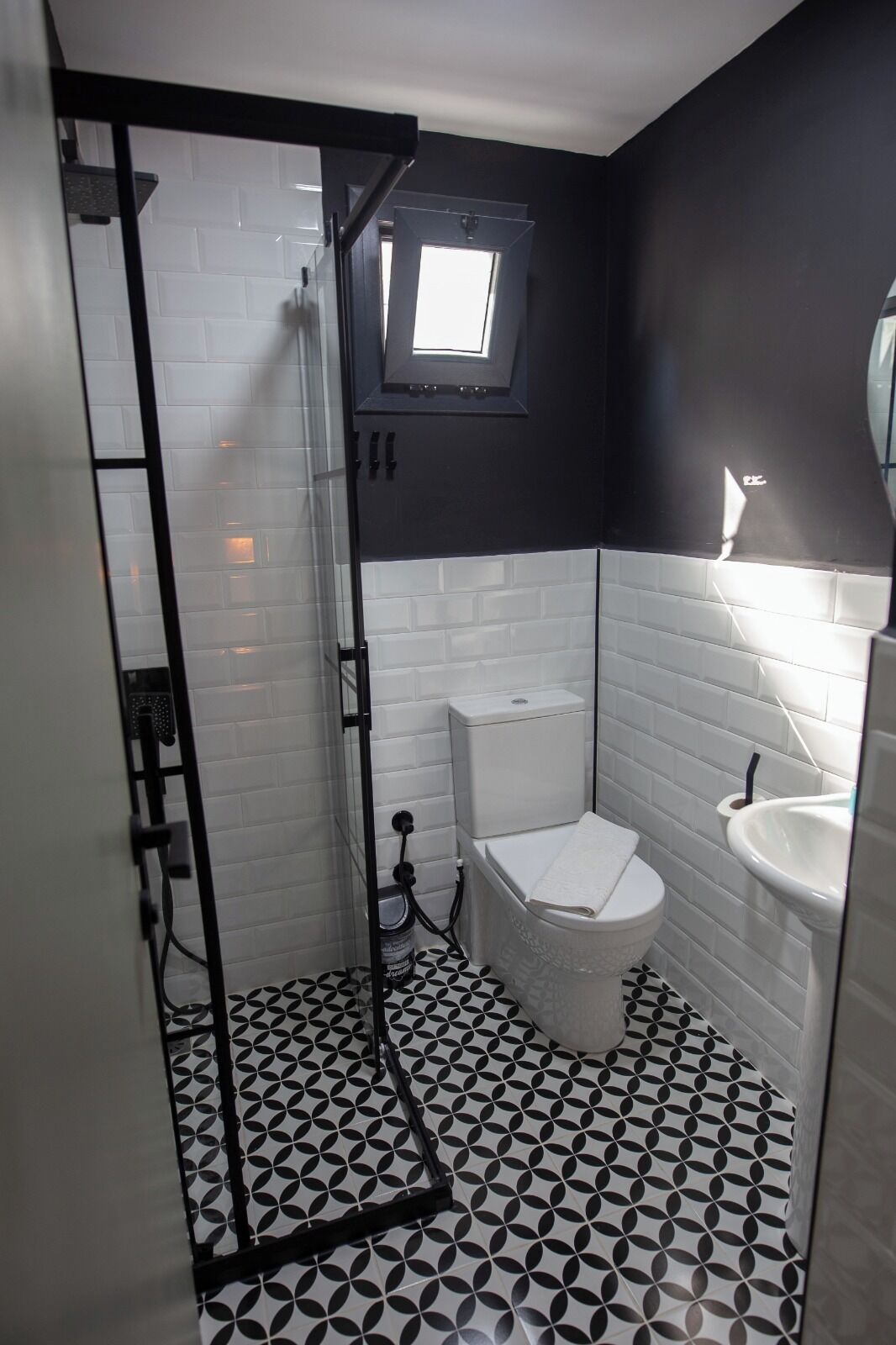 Suite | Bathroom | Bathtub, hair dryer, towels, soap