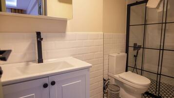 Twin Room | Bathroom