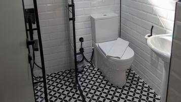 Suite | Bathroom | Bathtub, hair dryer, towels, soap