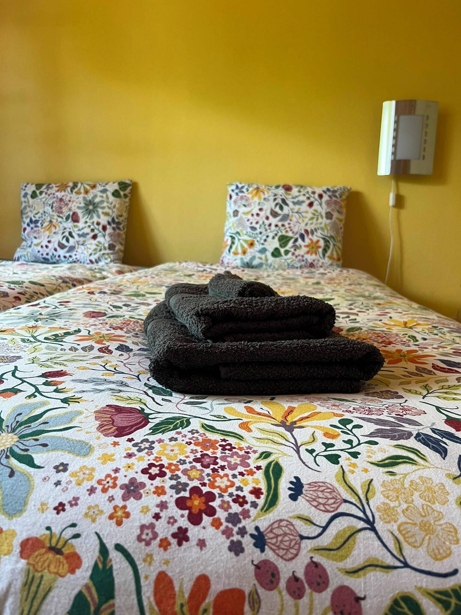 1 dormitorio y ropa de cama