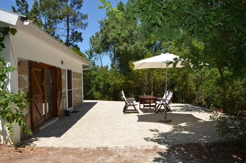 Private cottage with river access in central Portugal