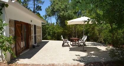 Private cottage with river access in central Portugal