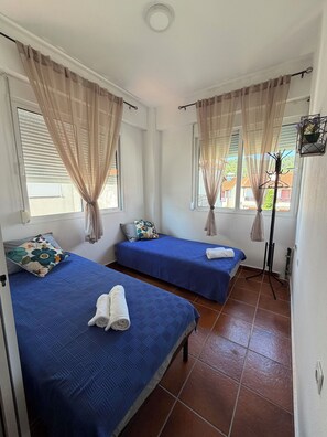 2 habitaciones, tabla de planchar con plancha y wifi gratis 