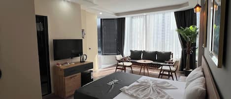 Luxury Double Room, Balcony | Laptop workspace, free WiFi