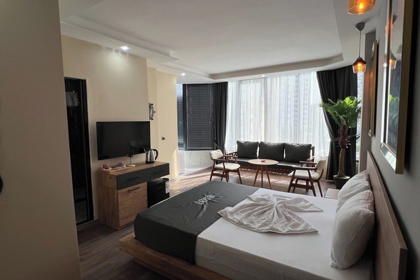 Luxury Double Room, Hot Tub | Laptop workspace, WiFi (free)