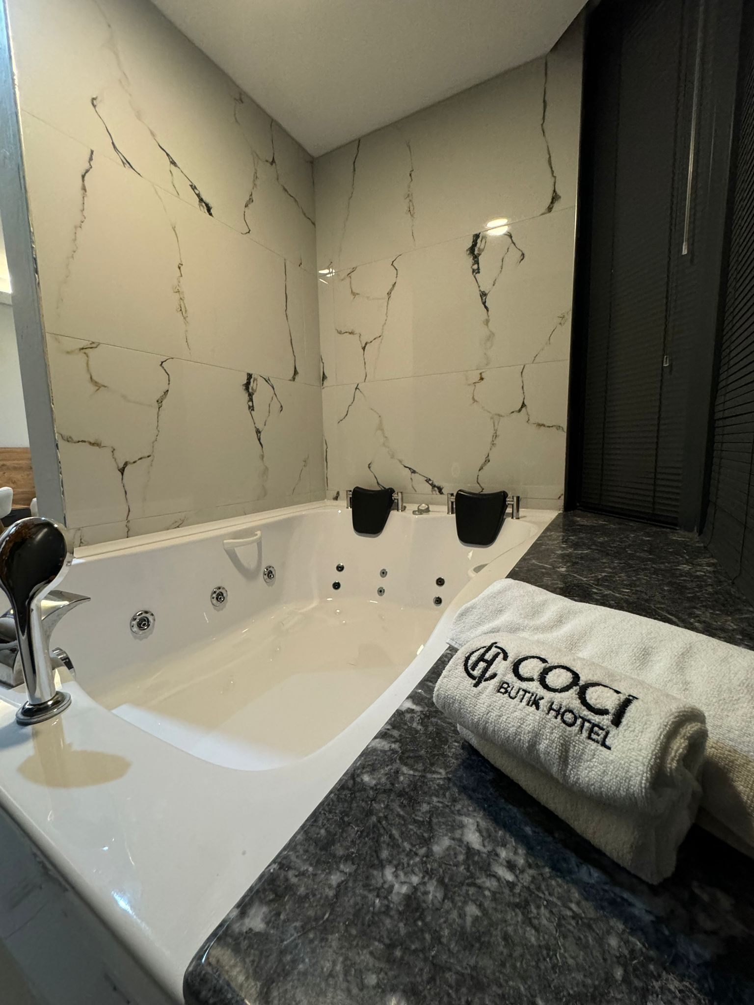 Kamar Double Mewah, balkon | Kamar mandi | Shower, pengering rambut, handuk, dan sabun