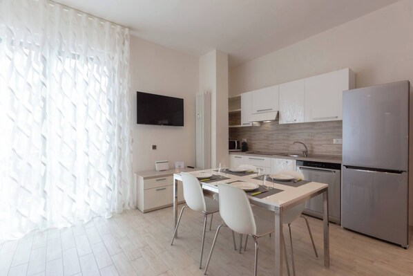 Coffee/tea maker, fridge, microwave, oven - Enjoy (Bologna)