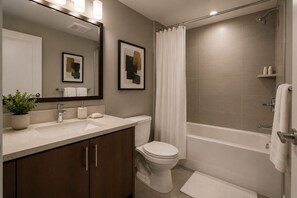Bathroom - Slatepoint Hotel (Toronto)