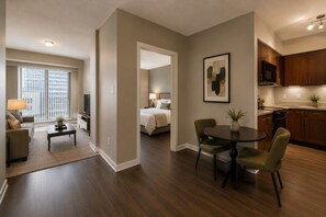 Iron/ironing board, free WiFi - Slatepoint Hotel (Toronto)