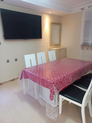 Dining - Rent a large, beautiful villa with a pool near the beach in Annaba (Annaba)