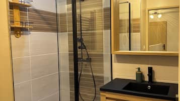 Shower, hair dryer, towels, toilet paper