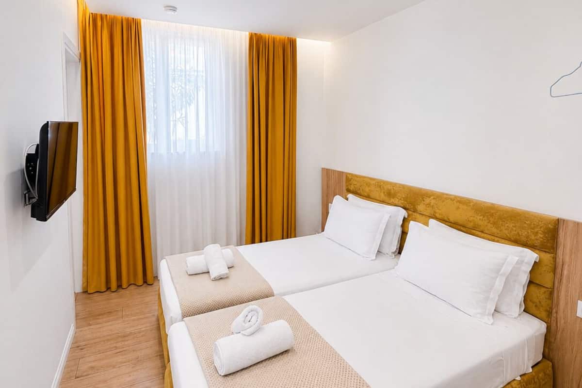 Standard Twin Room, Courtyard View | Desk, laptop workspace, WiFi (free), bed sheets