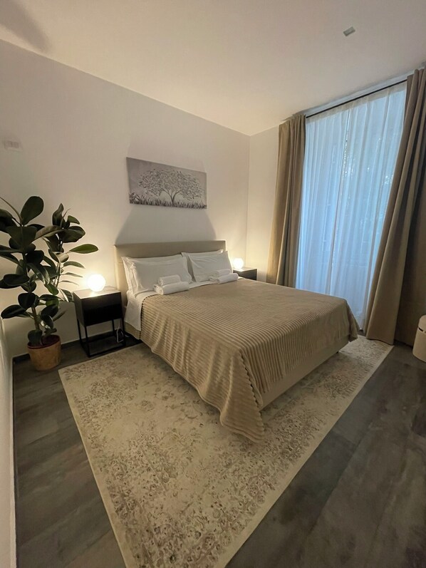 Iron/ironing board, WiFi, bed sheets - Elegant 2-Bedroom, 2-Bathroom Apartment | AC | Metro Line C (Roma)