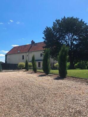 Property grounds - Vacation rental 10 minutes from Rouen: pool, sauna, spa, pétanque court, foosball table (Anceaumeville)