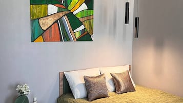 Basic Studio, Balcony, Courtyard View | Premium bedding, blackout curtains, iron/ironing board, free WiFi