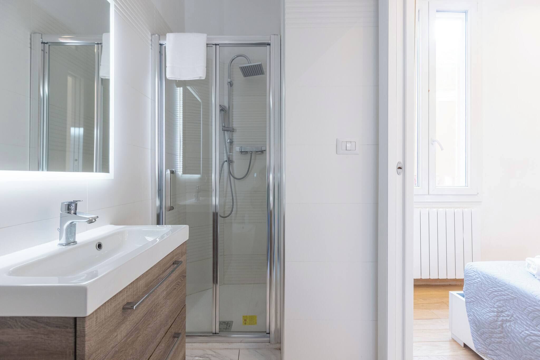 Doccia, asciugacapelli, bidet, asciugamani
