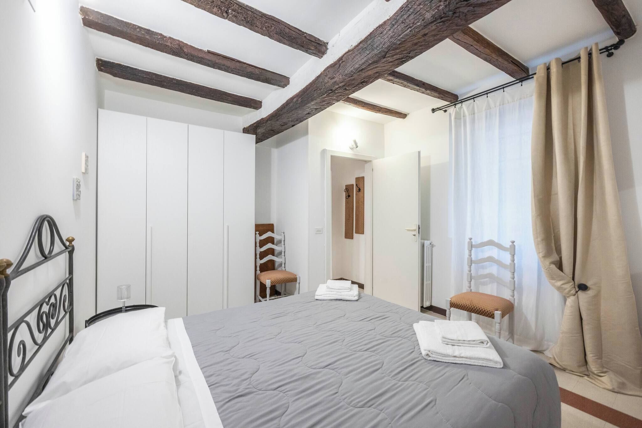 1 dormitorio, tabla de planchar con plancha, cuna de viaje y wifi gratis