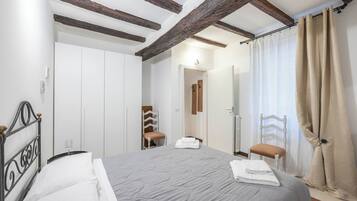 1 dormitorio, tabla de planchar con plancha, cuna de viaje y wifi gratis