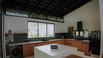 Villa, Garden View | Private kitchen