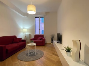 TV - Porta Nova, Bologna by Short Holidays (Bologna)