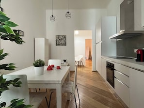 Fridge, oven, stovetop, electric kettle - Porta Nova, Bologna by Short Holidays (Bologna)