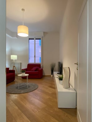 TV - Porta Nova, Bologna by Short Holidays (Bologna)