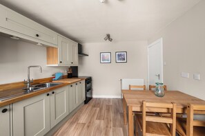 Private kitchen - Home in Perth and Kinross (Coupar Angus)