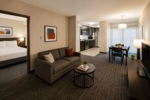 Living area - Mercer Bay Suites (Toronto)