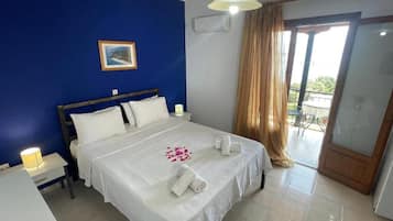 Habitación doble, balcón, vistas al mar | Wifi gratis