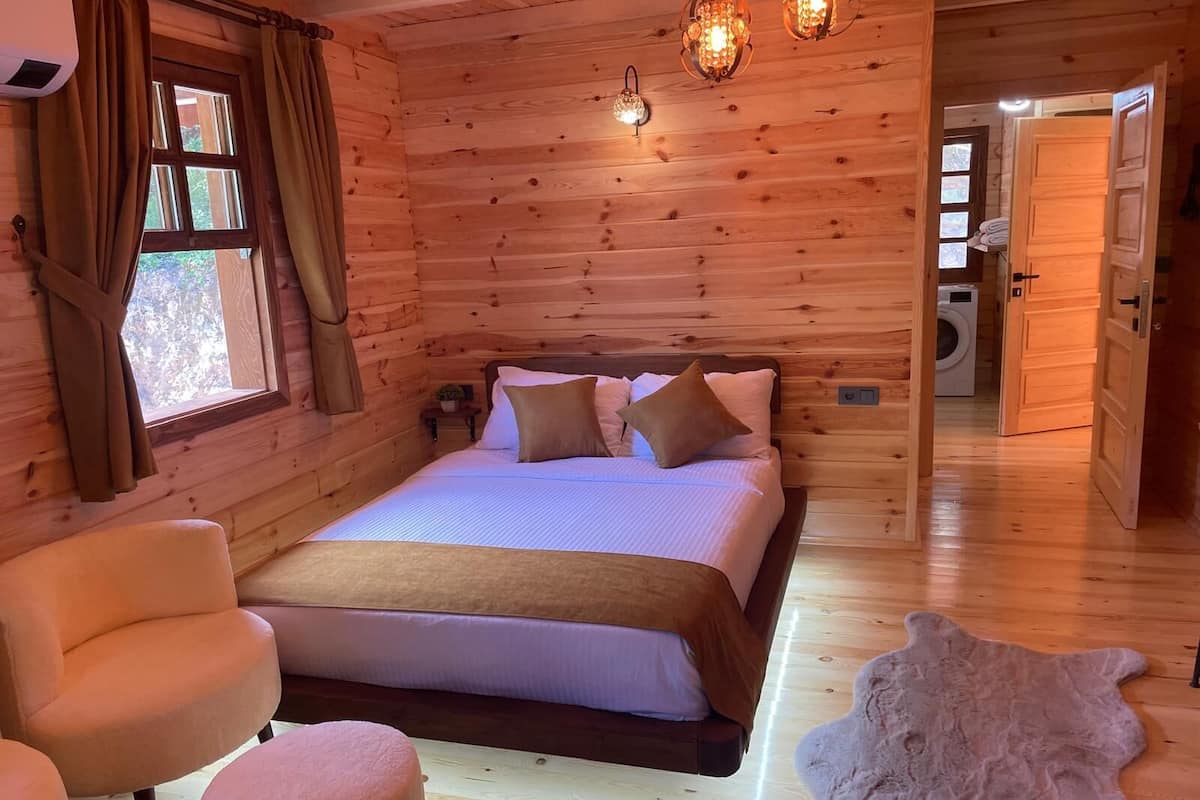 Luxury Chalet, Valley View | Blackout drapes, WiFi (free)