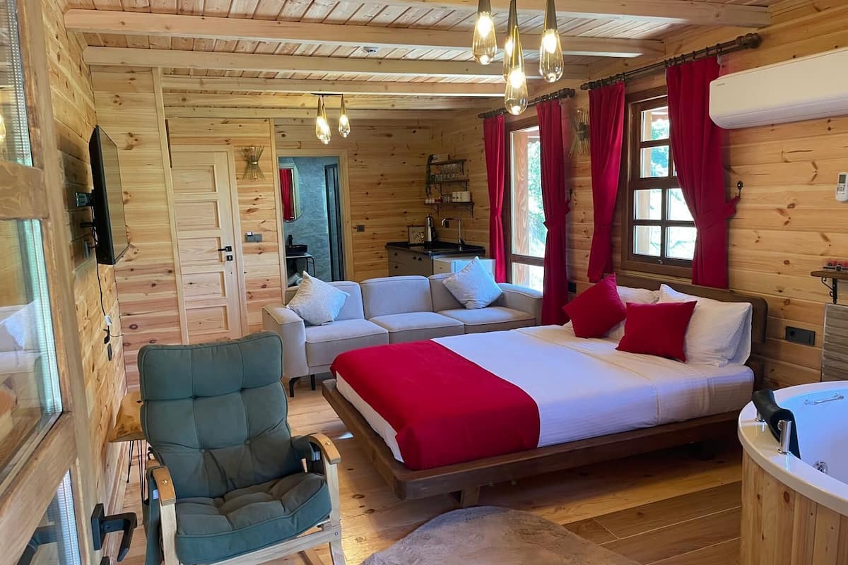 Deluxe Chalet, Valley View | Blackout drapes, WiFi (free)
