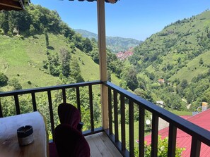 Deluxe Chalet, Valley View | Outdoor dining - Derya Dağ Evi (Çamlıhemşin)