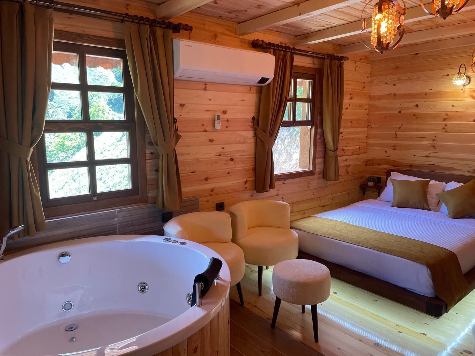 Chalet luxueux, vue sur la vallée | Rideaux d’obscurcissement, accès au Wi-Fi (inclus)
