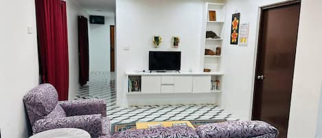 House, 3 Bedrooms | Living room