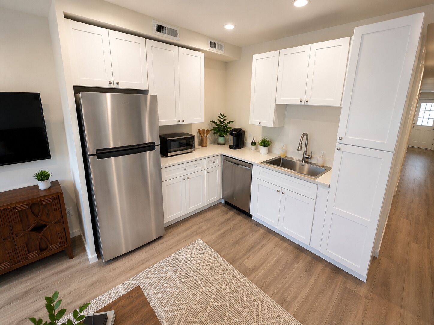 Coffee/tea maker, fridge, microwave, dishwasher