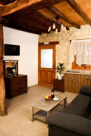 Deluxe Double Room, Patio, Courtyard View | Ruang tamu