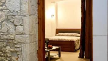 Deluxe Double Room, Patio, Courtyard View | Kalis bunyi, Wi-fi percuma
