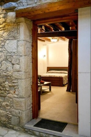 Deluxe Double Room, Patio, Courtyard View | Kalis bunyi, Wi-fi percuma 