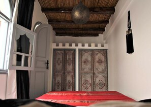 WiFi, bed sheets - A small, quiet riad in the heart of the medina, 150 meters from the city walls (Essaouira)