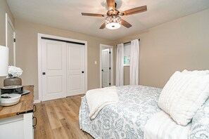 3 bedrooms, desk, free WiFi, bed sheets