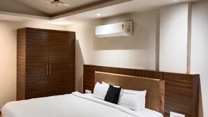 Habitación Elite, vista al jardín | Escritorio, espacio para trabajar con laptop y wifi gratis