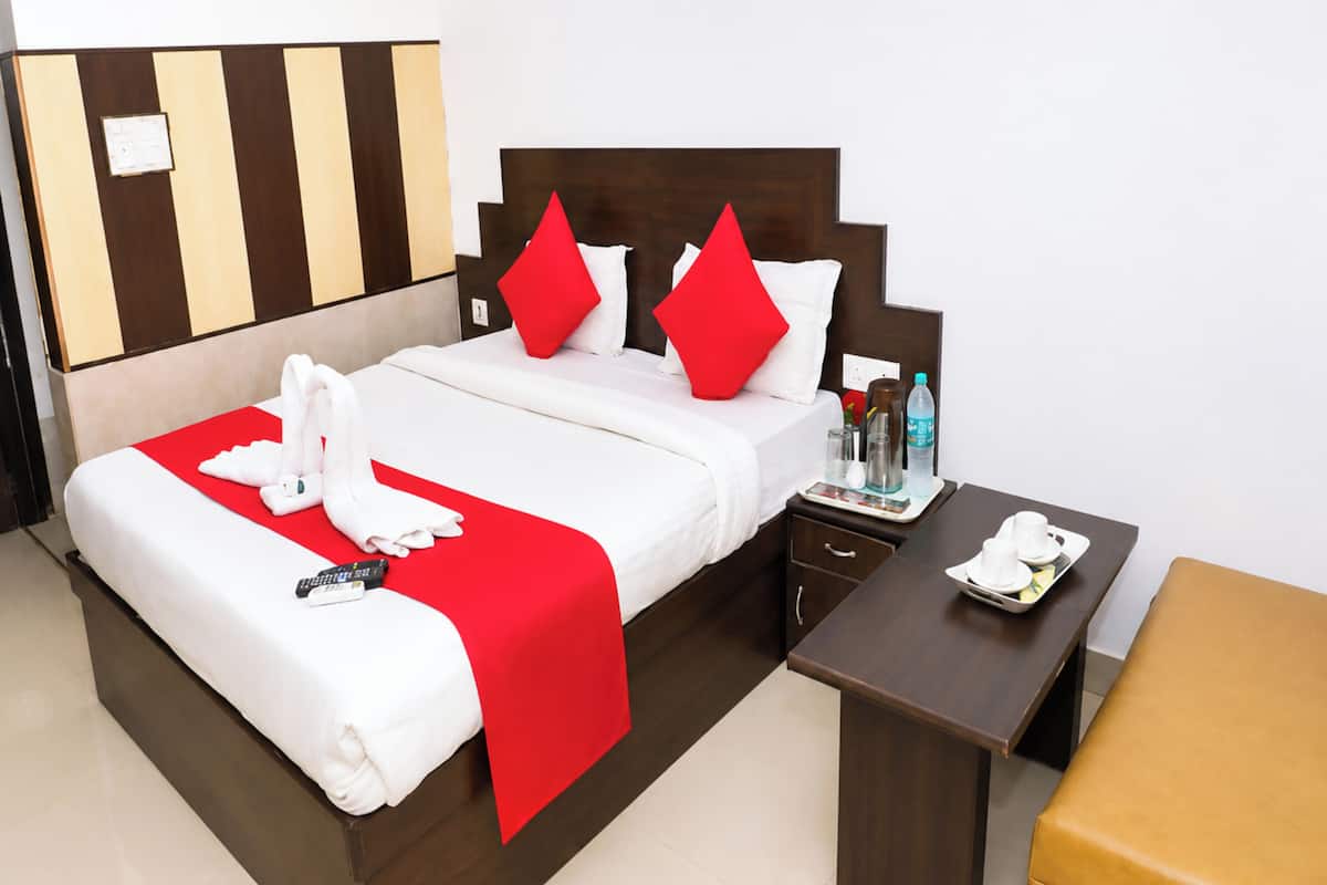 Hypo-allergenic bedding, desk, soundproofing, free WiFi