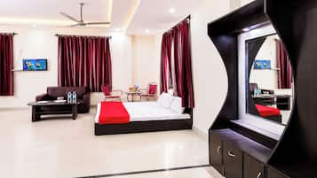 Hypo-allergenic bedding, desk, soundproofing, free WiFi