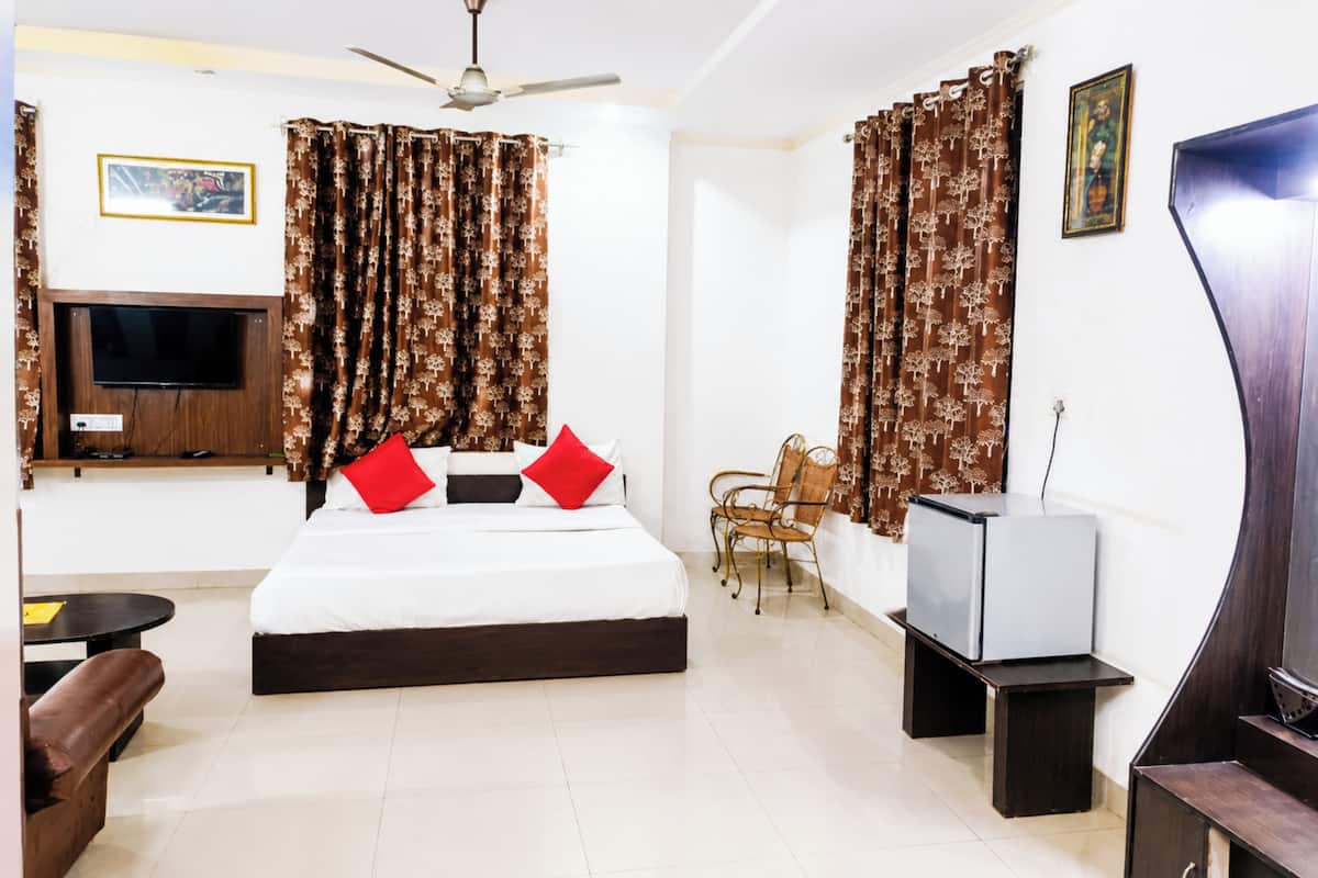 Hypo-allergenic bedding, desk, soundproofing, free WiFi