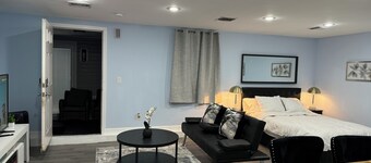 Cozy Modern Studio - Near MacArthur Airport