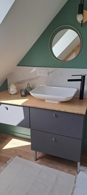 Bathroom - Vrbo Property (Saint-Loup-Hors)