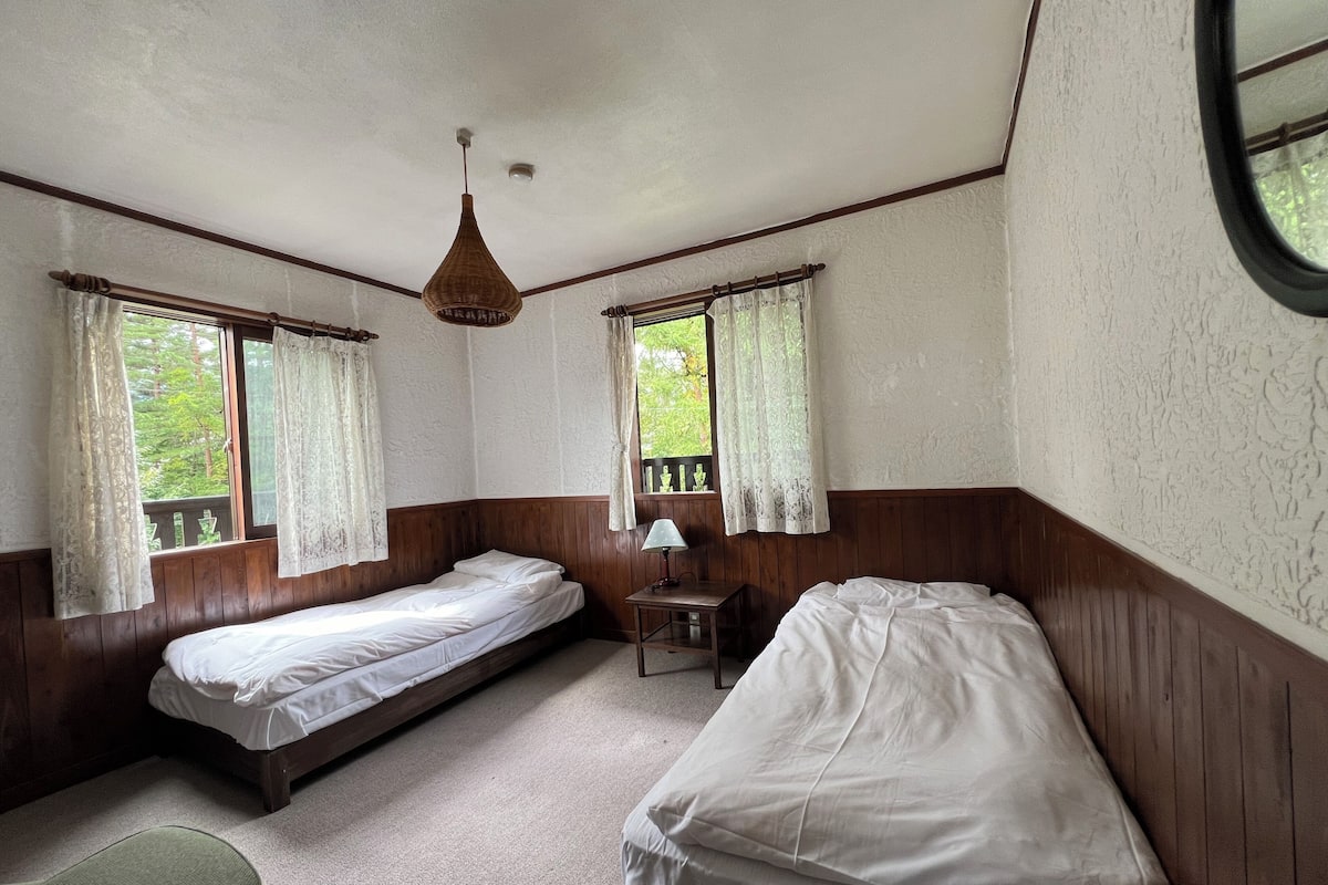 Classic Twin Room, Mountain View | Free WiFi
