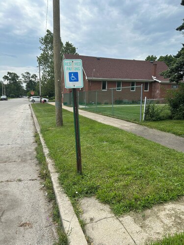 Private & Peaceful Farmhouse 0.6 Miles from University of Chicago Hospital