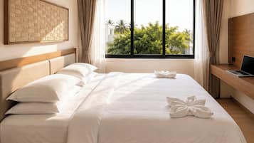Deluxe Double or Twin Room | In-room safe, desk, iron/ironing board, free WiFi